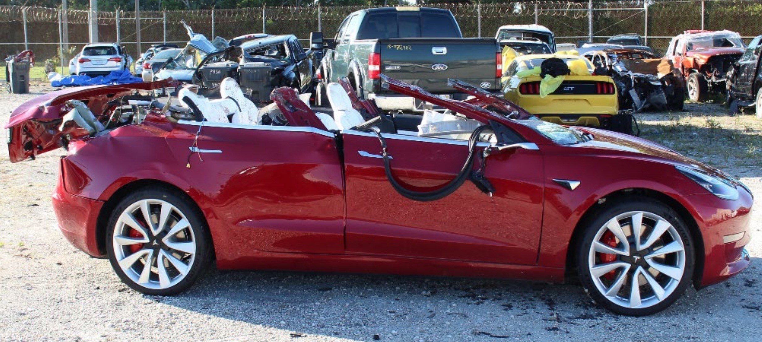 Tesla-Autopilot-crash-Model-3-truck